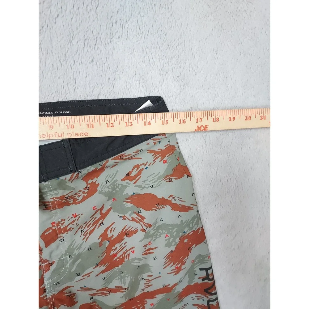 RVCA Board Shorts Mens 30 Performance Stretch Camo Green Orange Surfing EUC